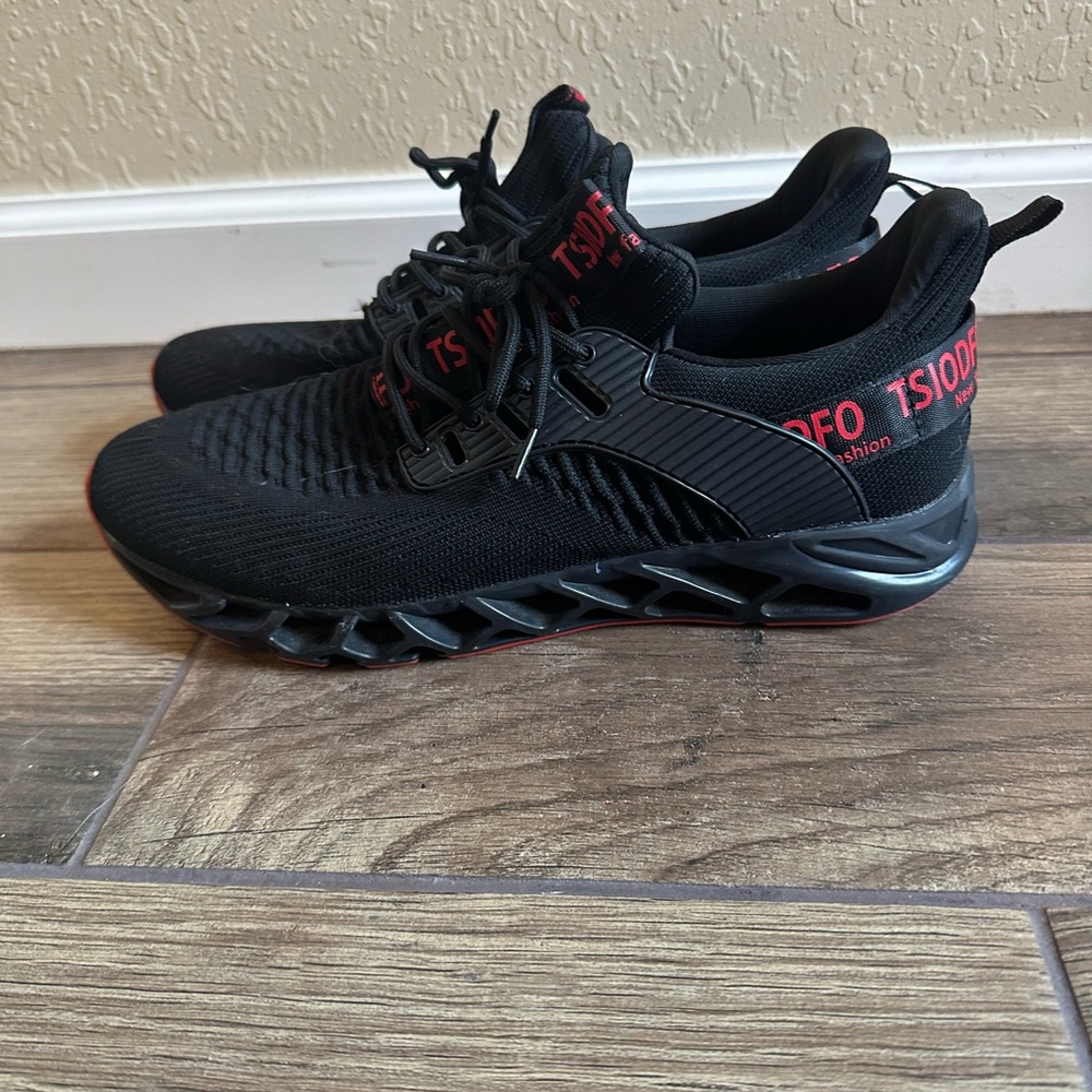 Men’s shoes size 10.5